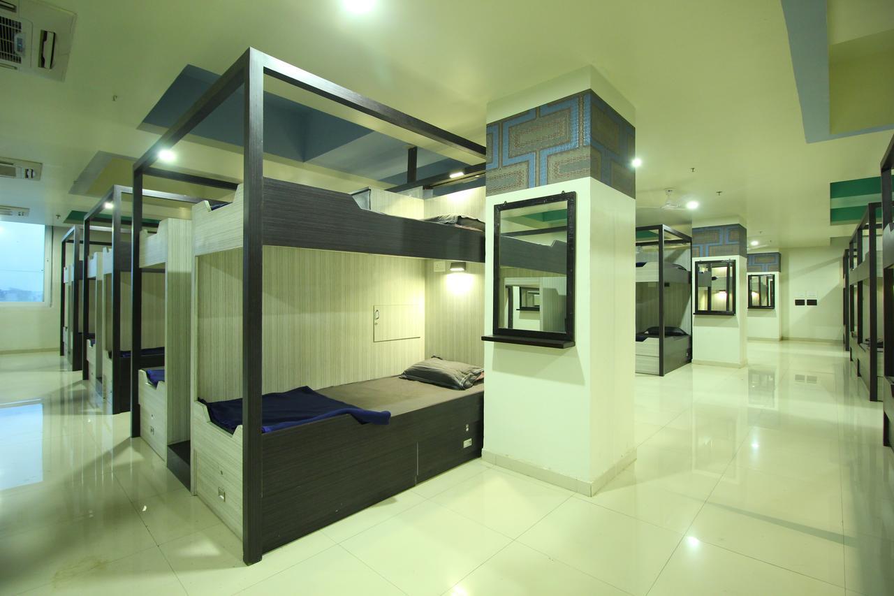 Jackpot Room In & Out Dormitory Ahmedabad Eksteriør billede