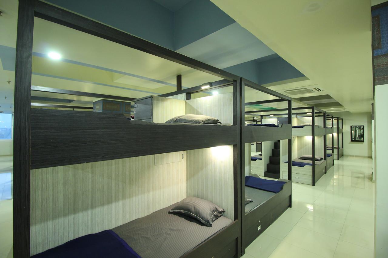Jackpot Room In & Out Dormitory Ahmedabad Eksteriør billede