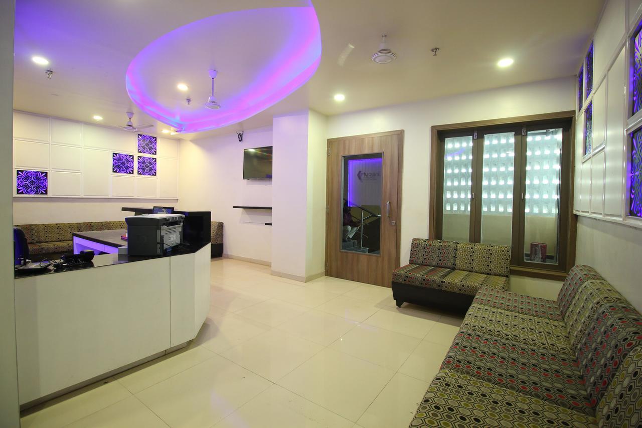 Jackpot Room In & Out Dormitory Ahmedabad Eksteriør billede