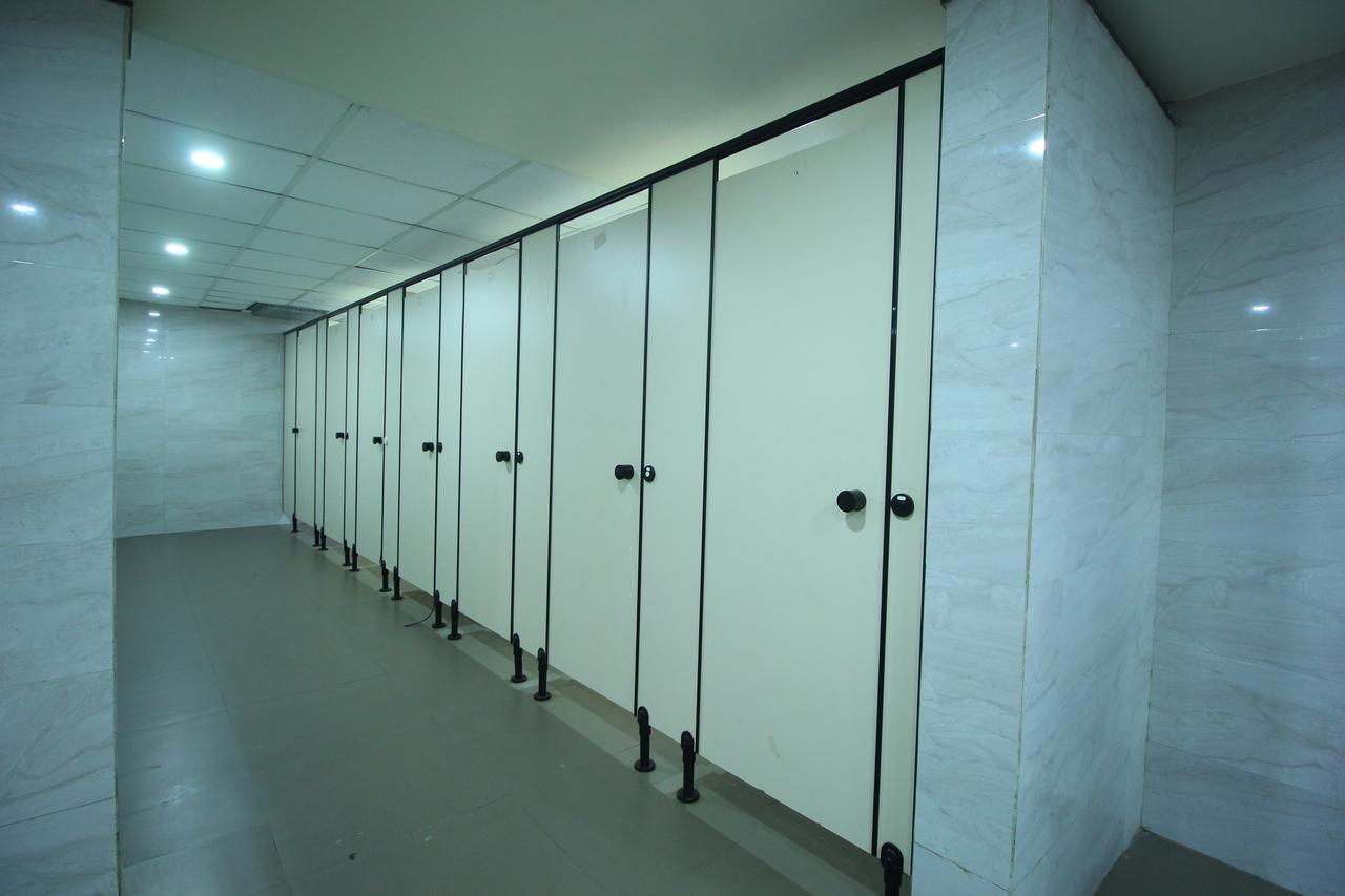 Jackpot Room In & Out Dormitory Ahmedabad Eksteriør billede